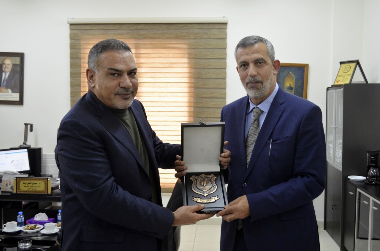 Madar Al-Saa Images 0.7952287388851402