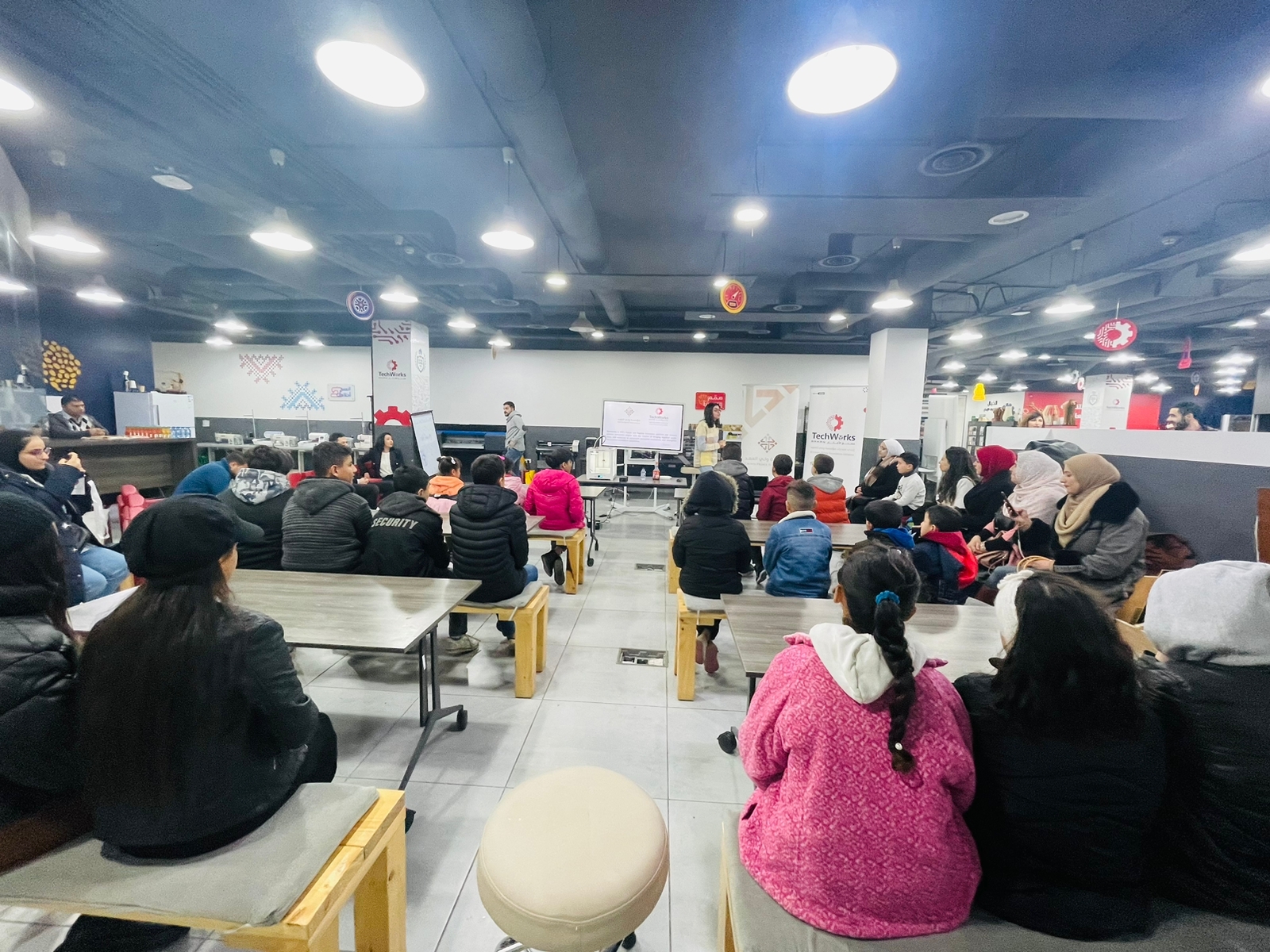 Madar Al-Saa Images 0.04760686439267159