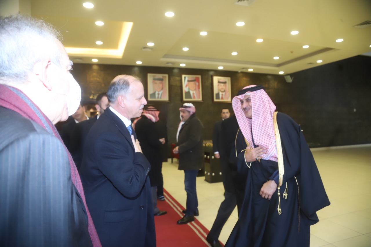 Madar Al-Saa Images 0.40329569190305836