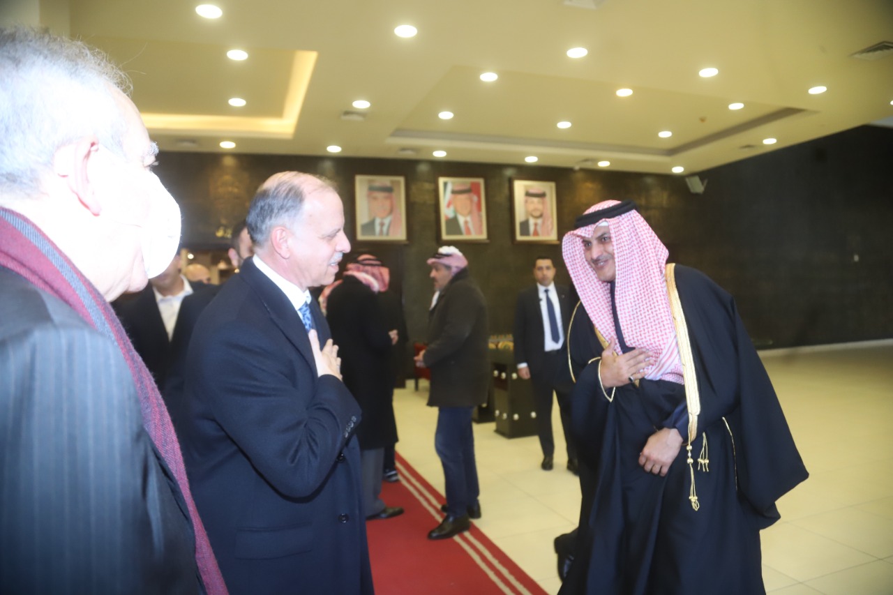 Madar Al-Saa Images 0.6206136455189784