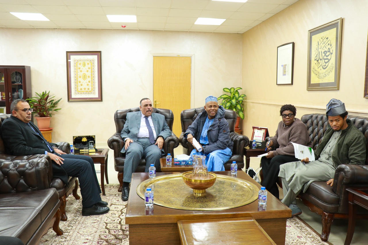 Madar Al-Saa Images 0.7737642169718149