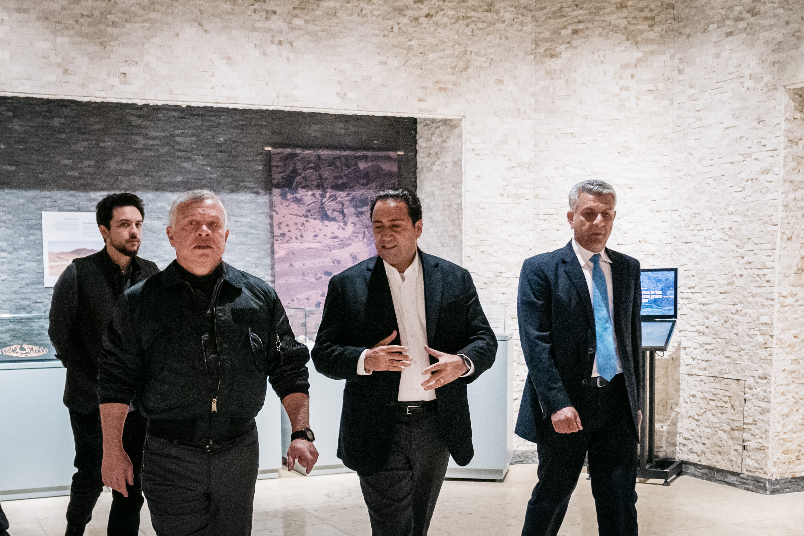 Madar Al-Saa Images 0.2803309986527105