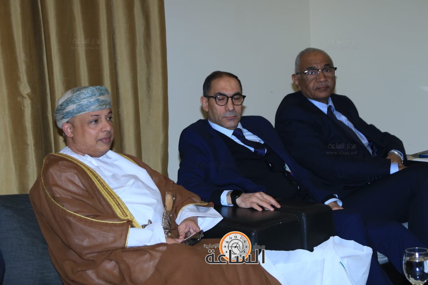 Madar Al-Saa Images 0.8787184344893278