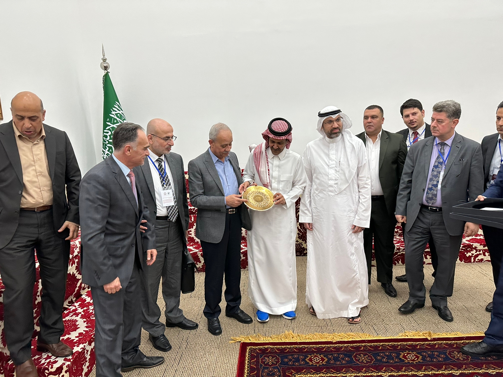 Madar Al-Saa Images 0.9054330055179856