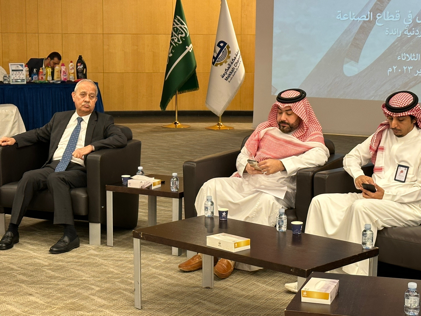 Madar Al-Saa Images 0.43492588054676795