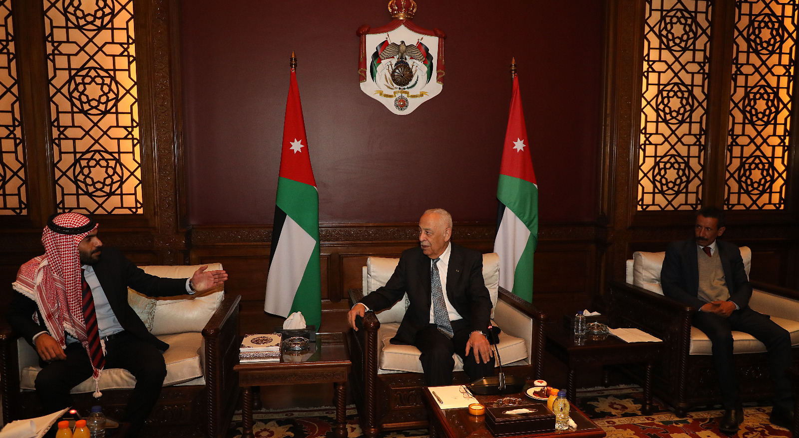 Madar Al-Saa Images 0.384407171154018