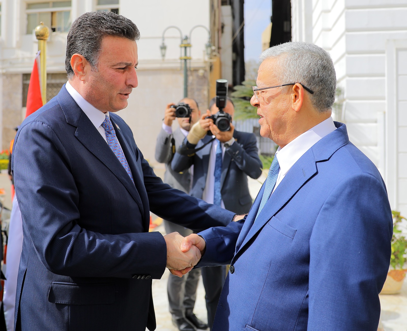 Madar Al-Saa Images 0.9252925733064665