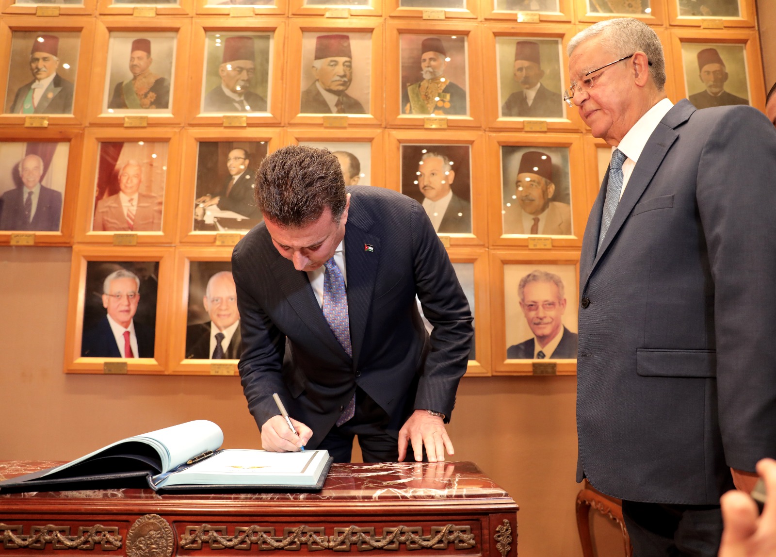 Madar Al-Saa Images 0.46611715564960843