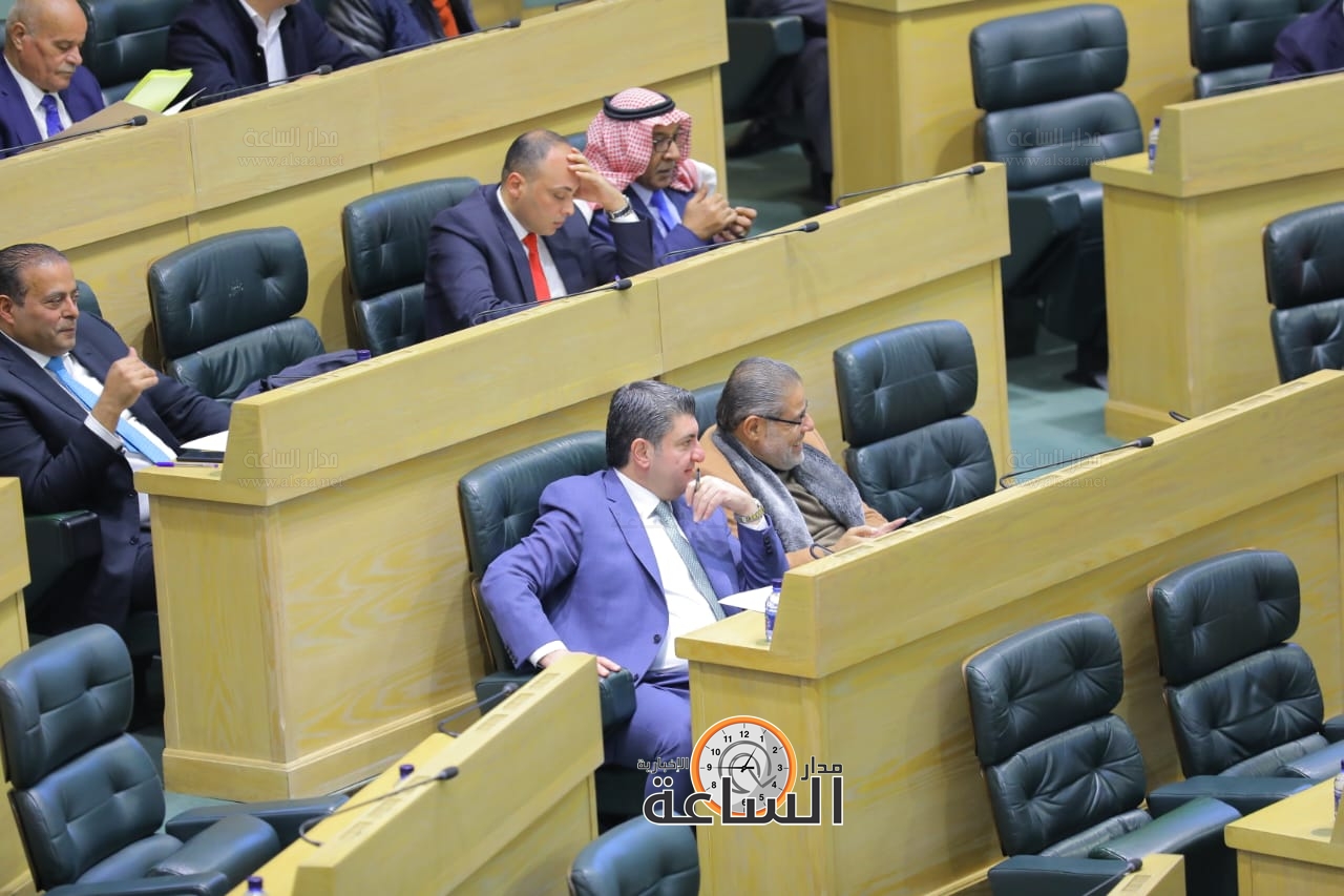 Madar Al-Saa Images 0.36826574229381825