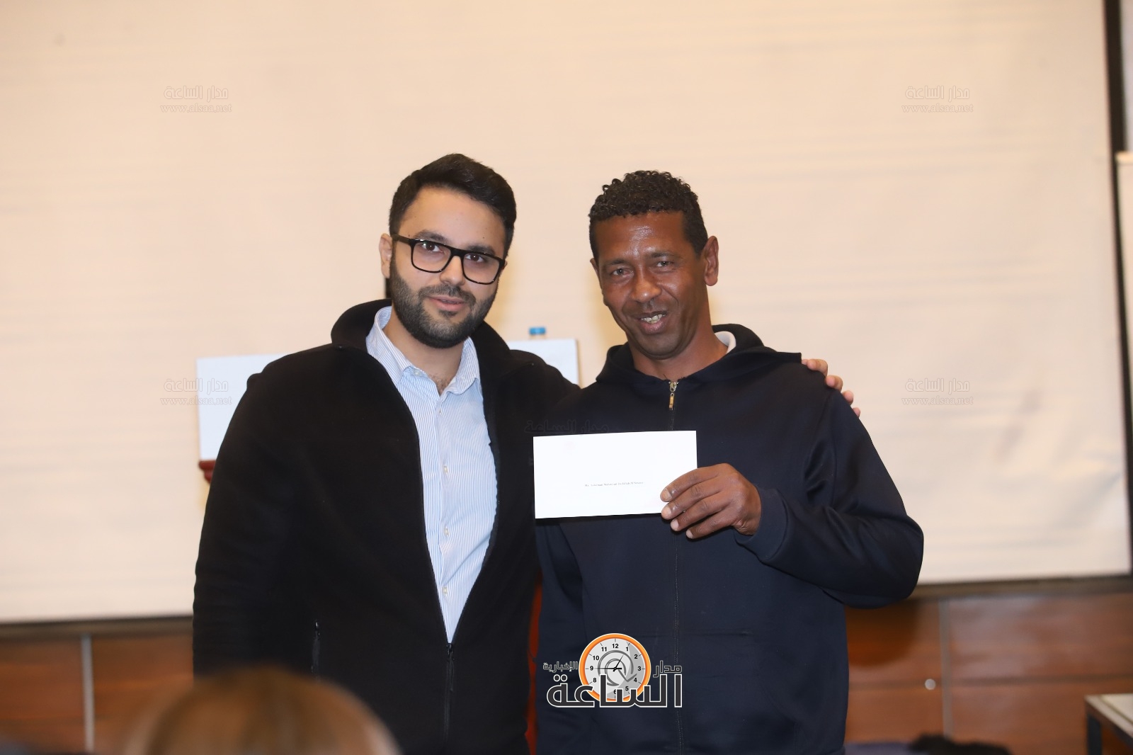 Madar Al-Saa Images 0.9922913408241895