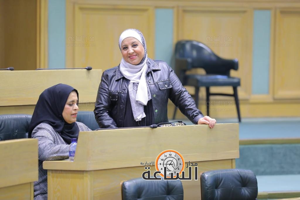 النائب زينب البدول والنائب فايزة عضيبات