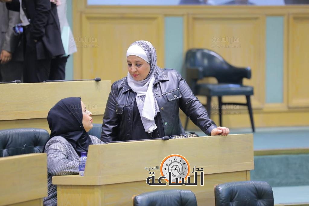 النائب زينب البدول والنائب فايزة عضيبات