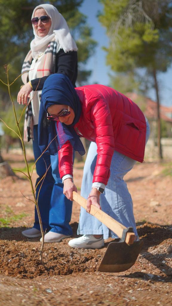 Madar Al-Saa Images 0.5332127114499368