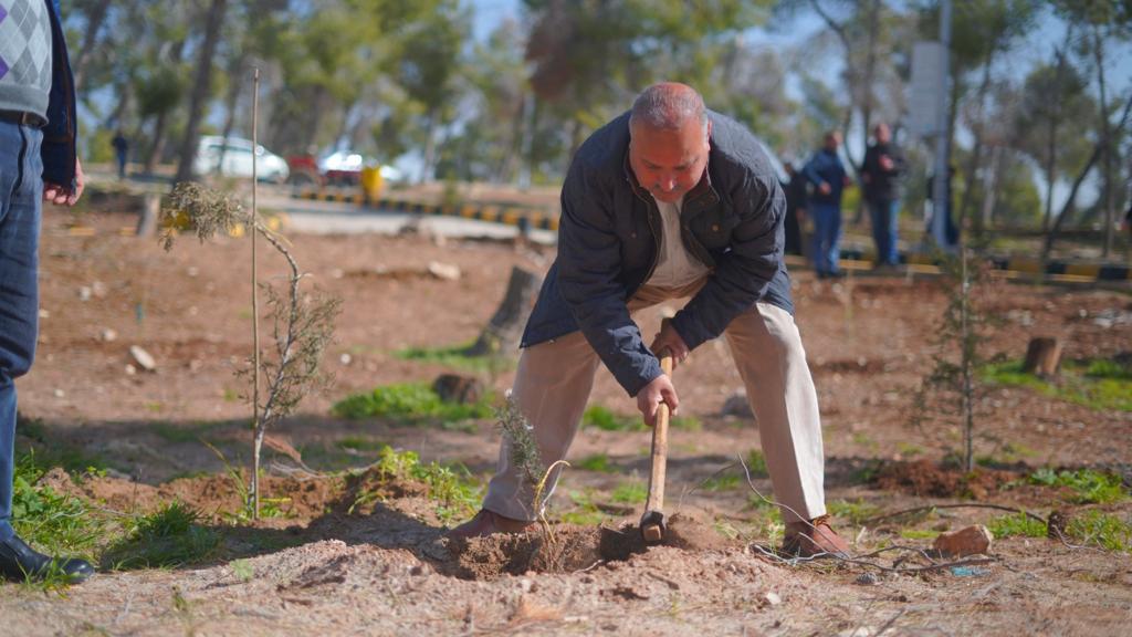 Madar Al-Saa Images 0.03084344085687829