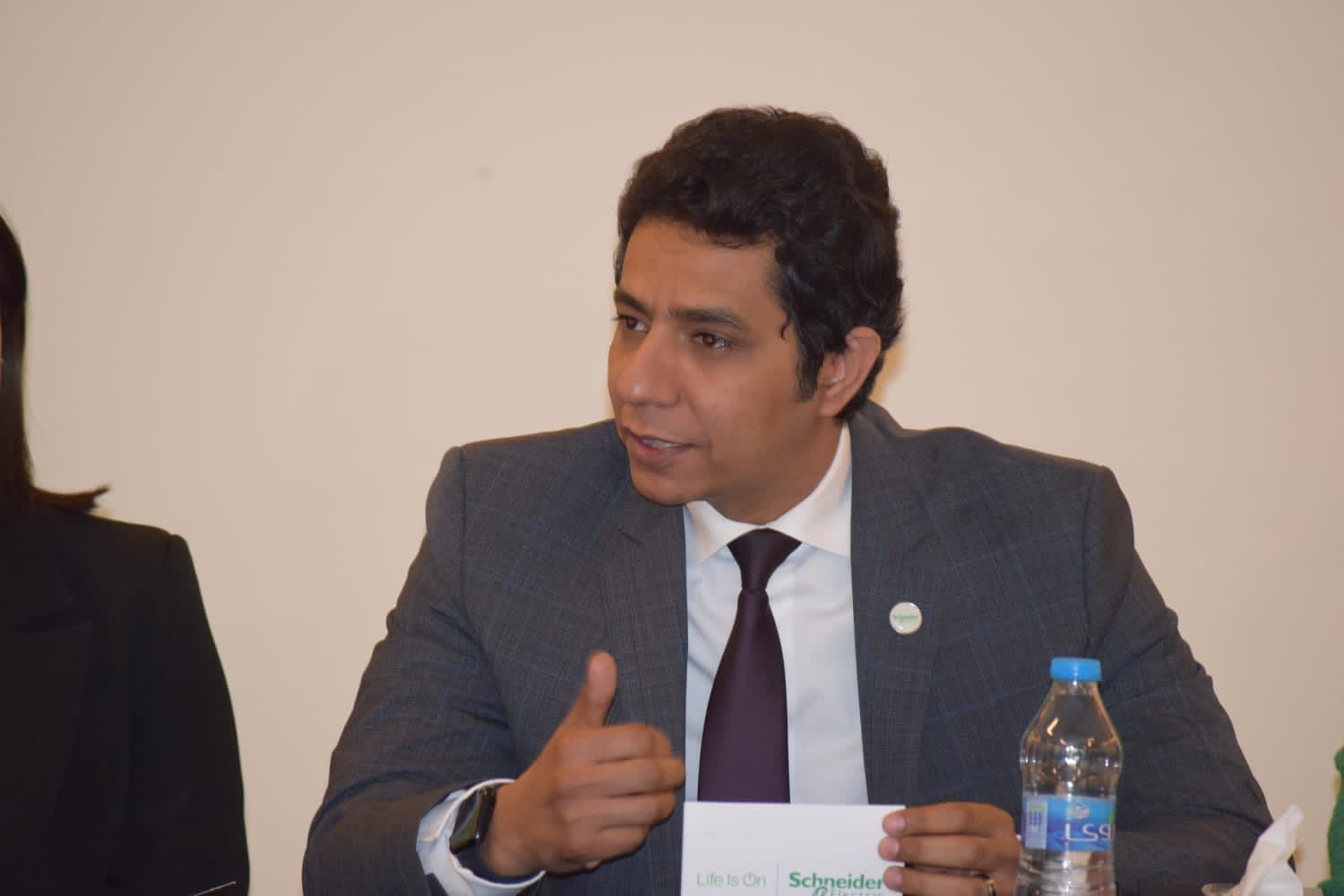 Madar Al-Saa Images 0.11697777605919835