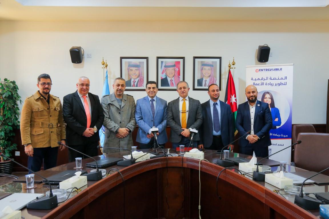 Madar Al-Saa Images 0.4646283790348855