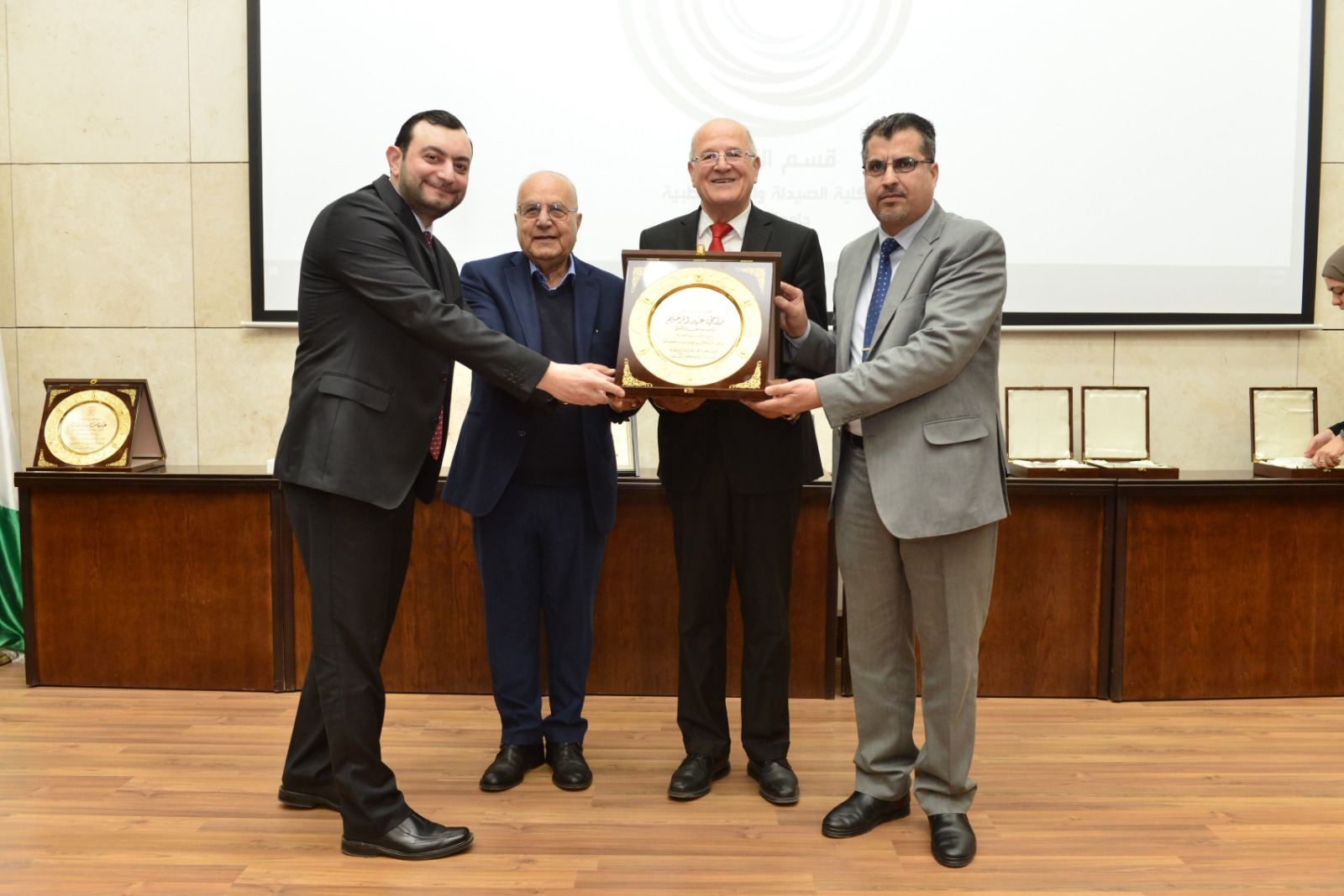 Madar Al-Saa Images 0.2084882640949215