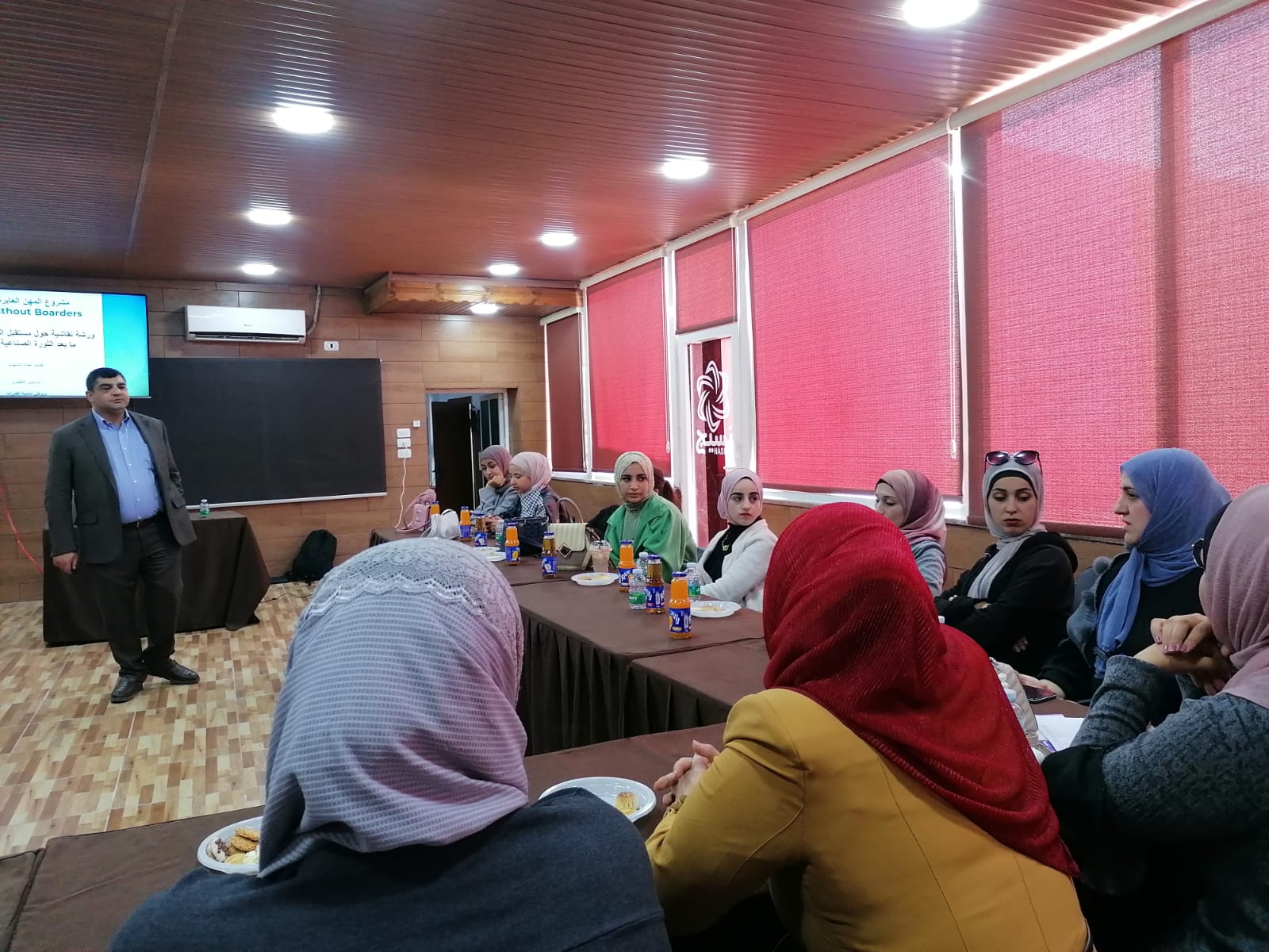 Madar Al-Saa Images 0.3644697125229177