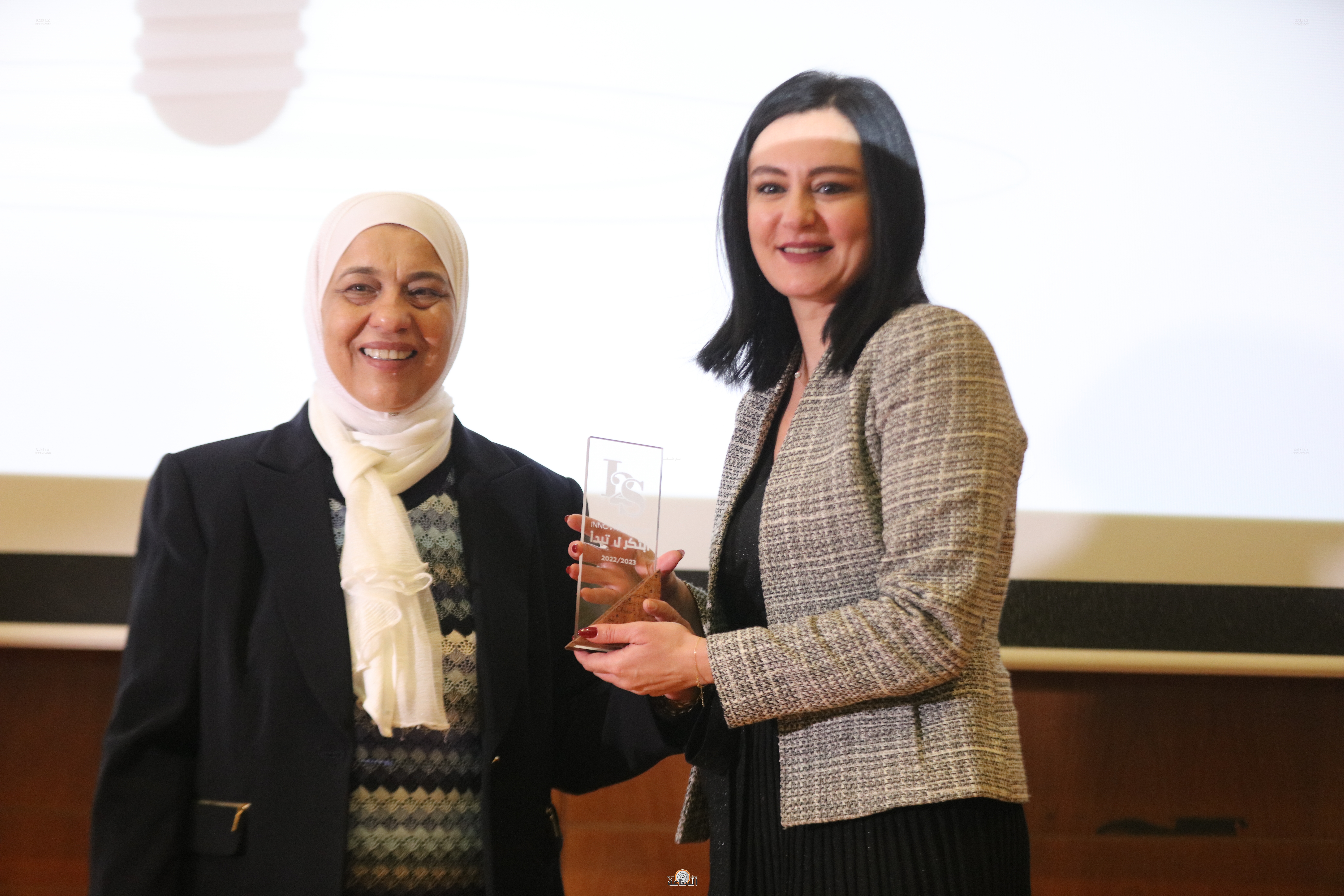 Madar Al-Saa Images 0.681772485698974