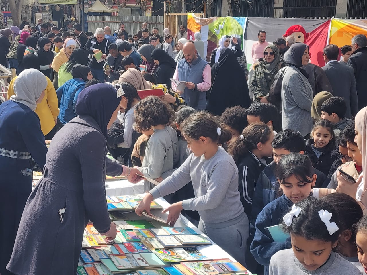 Madar Al-Saa Images 0.16379074896097134