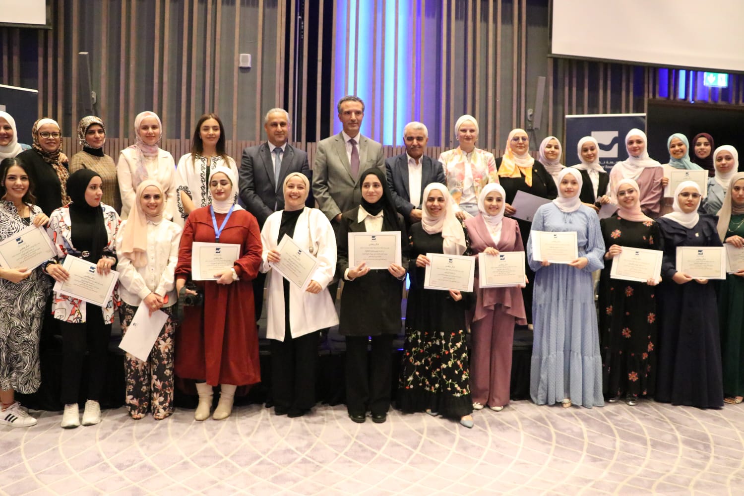 Madar Al-Saa Images 0.1472308096495163