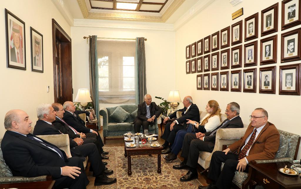 Madar Al-Saa Images 0.2923772776798308