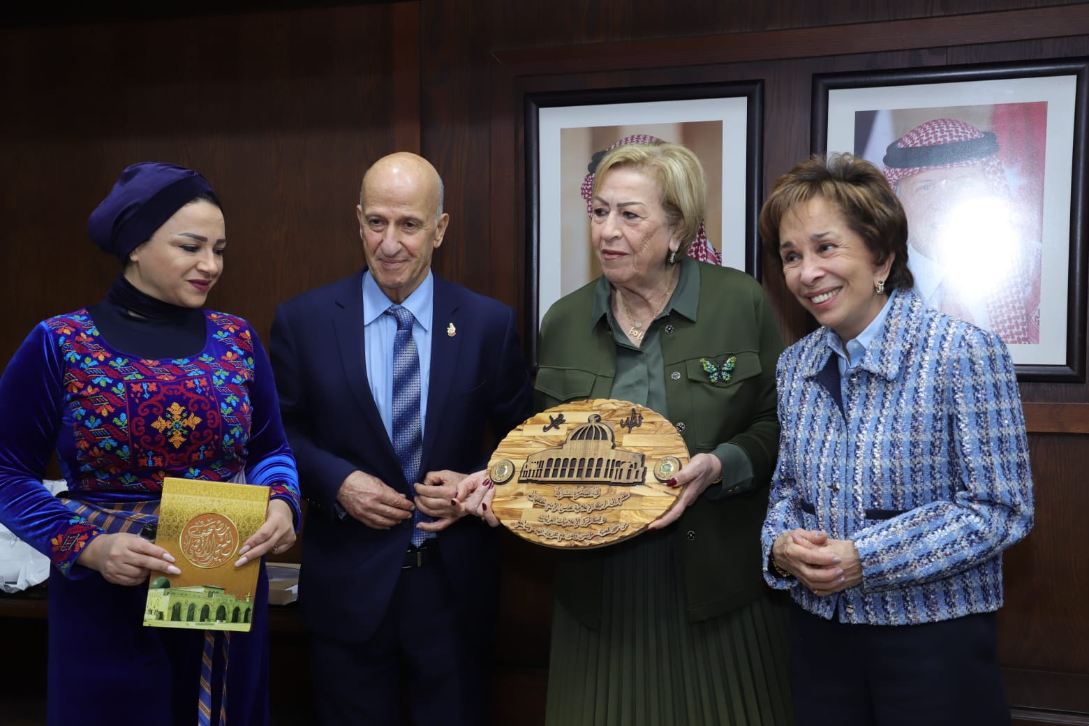 Madar Al-Saa Images 0.015549621716674178