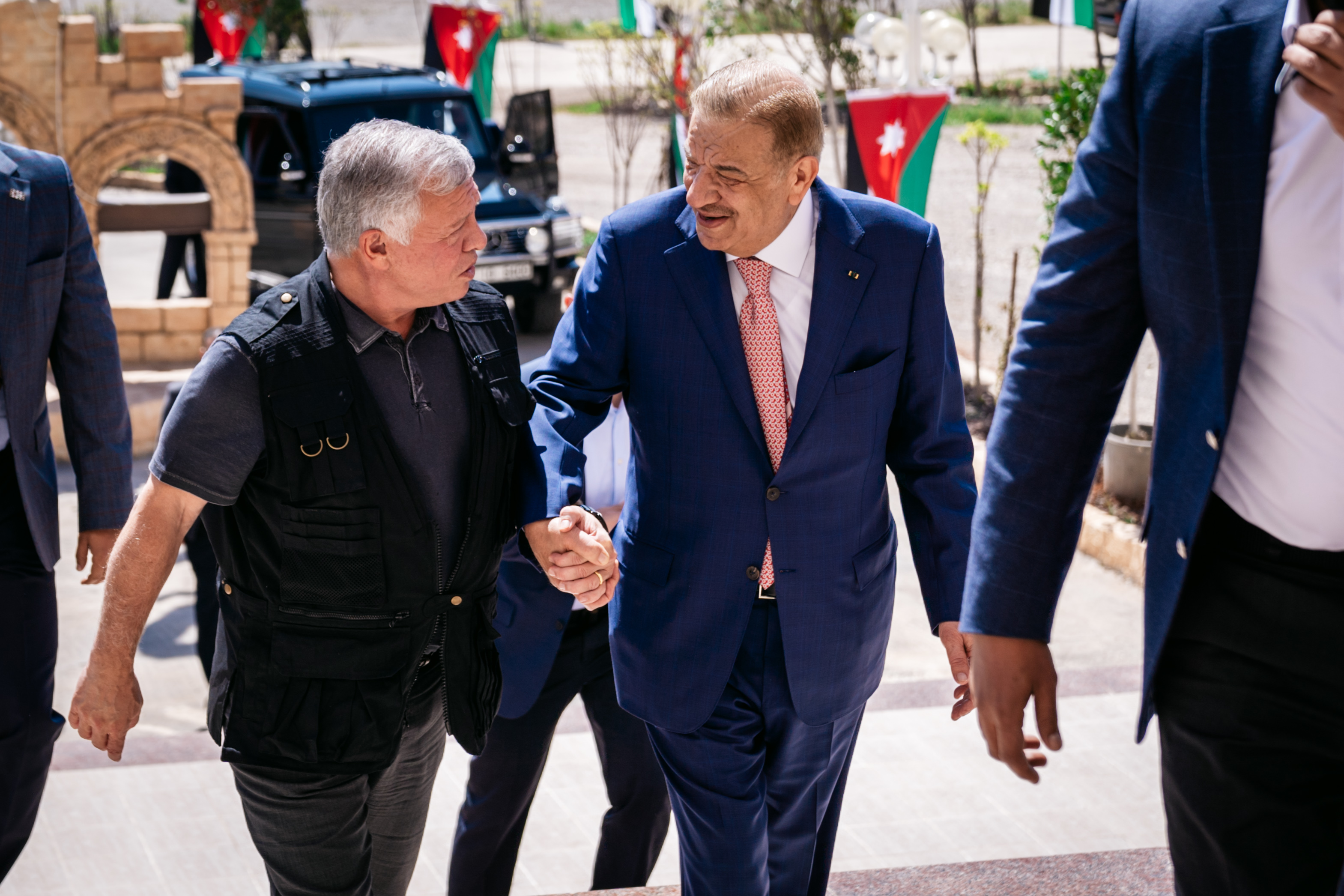 Madar Al-Saa Images 0.9157771684156981