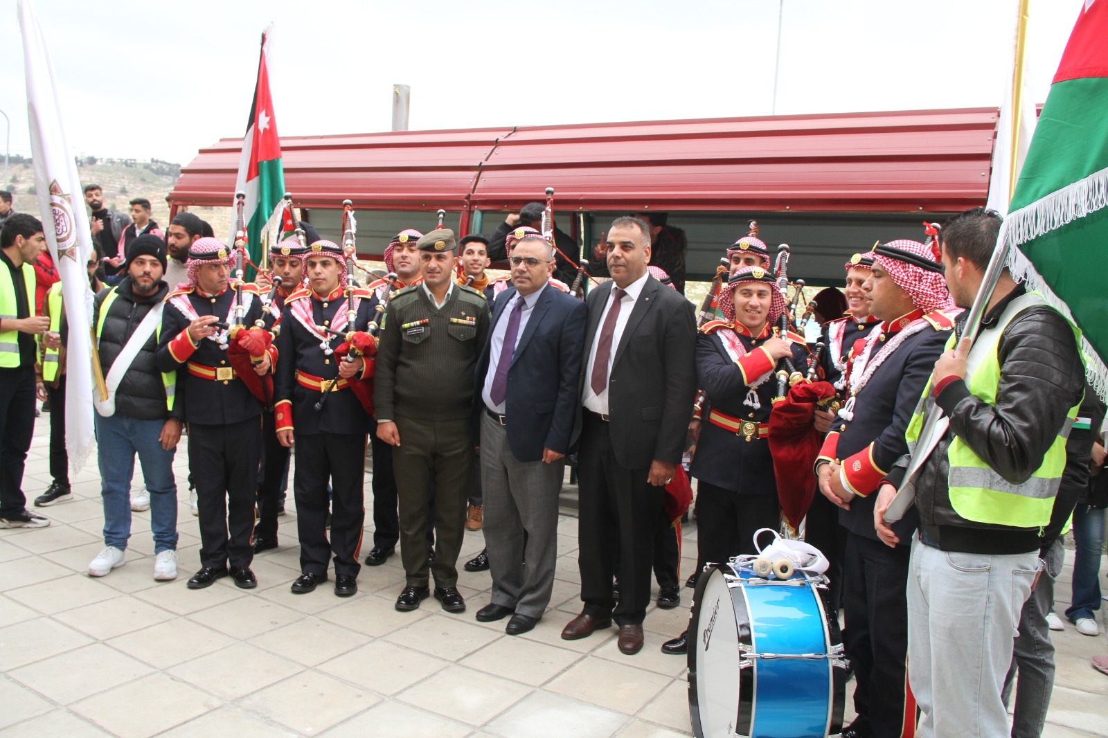 Madar Al-Saa Images 0.8995913229279031