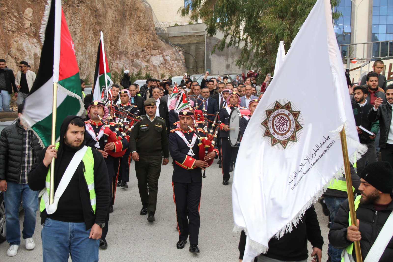 Madar Al-Saa Images 0.32433181608804595