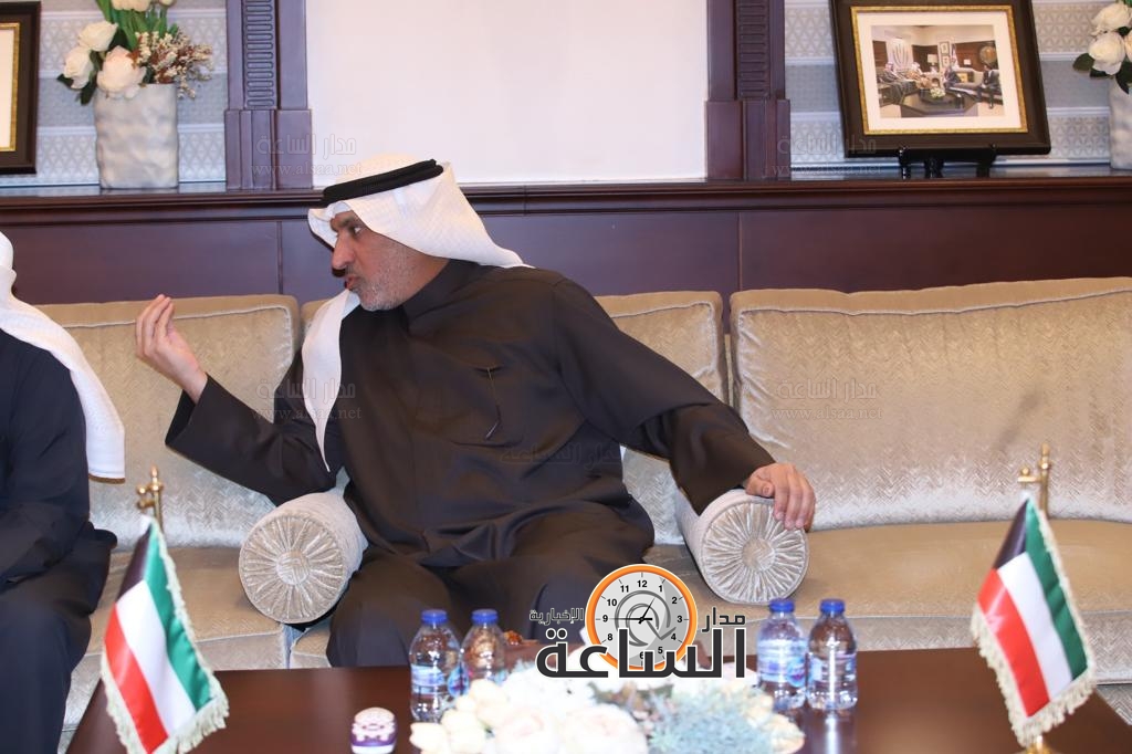 Madar Al-Saa Images 0.48428309241665635