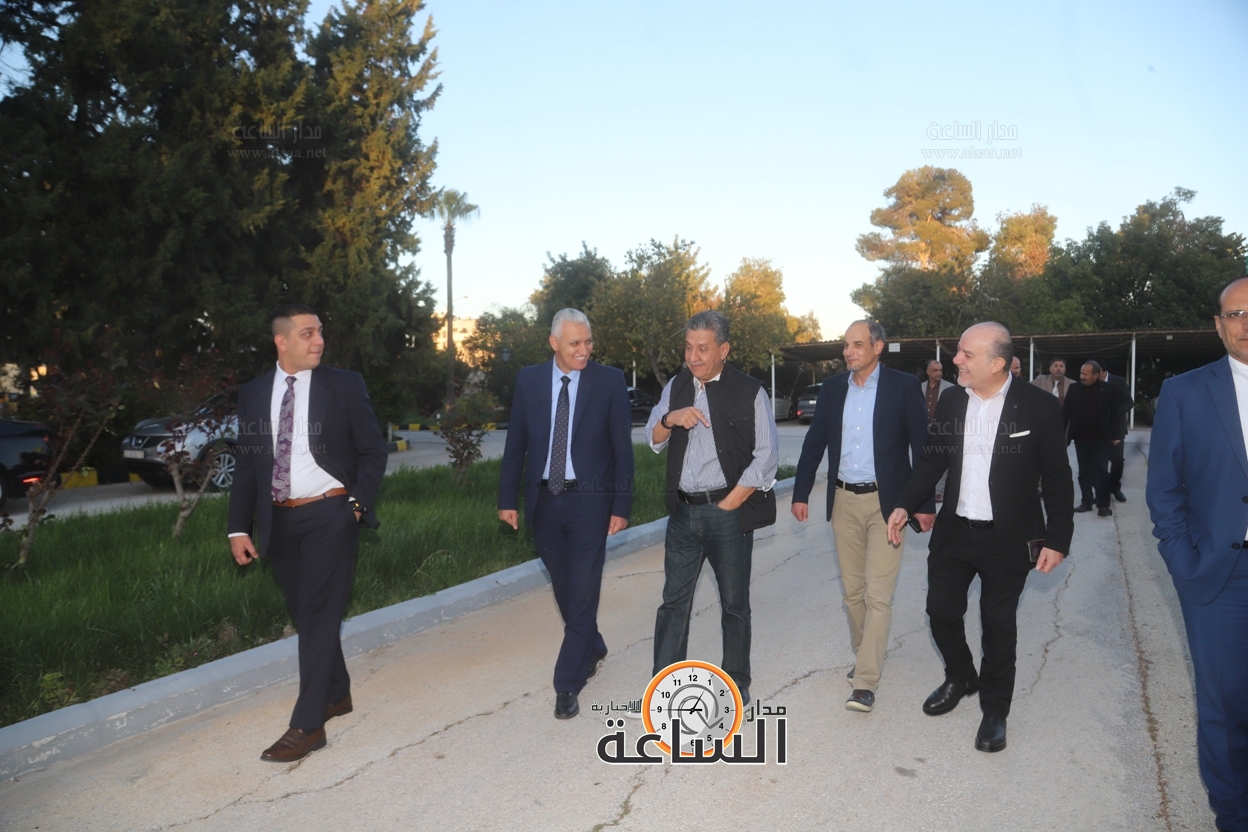 Madar Al-Saa Images 0.8944079114146016