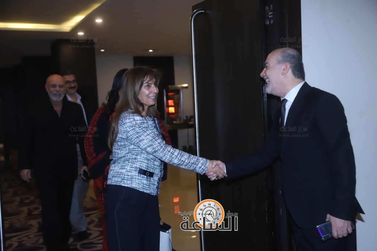 Madar Al-Saa Images 0.8389399535296436