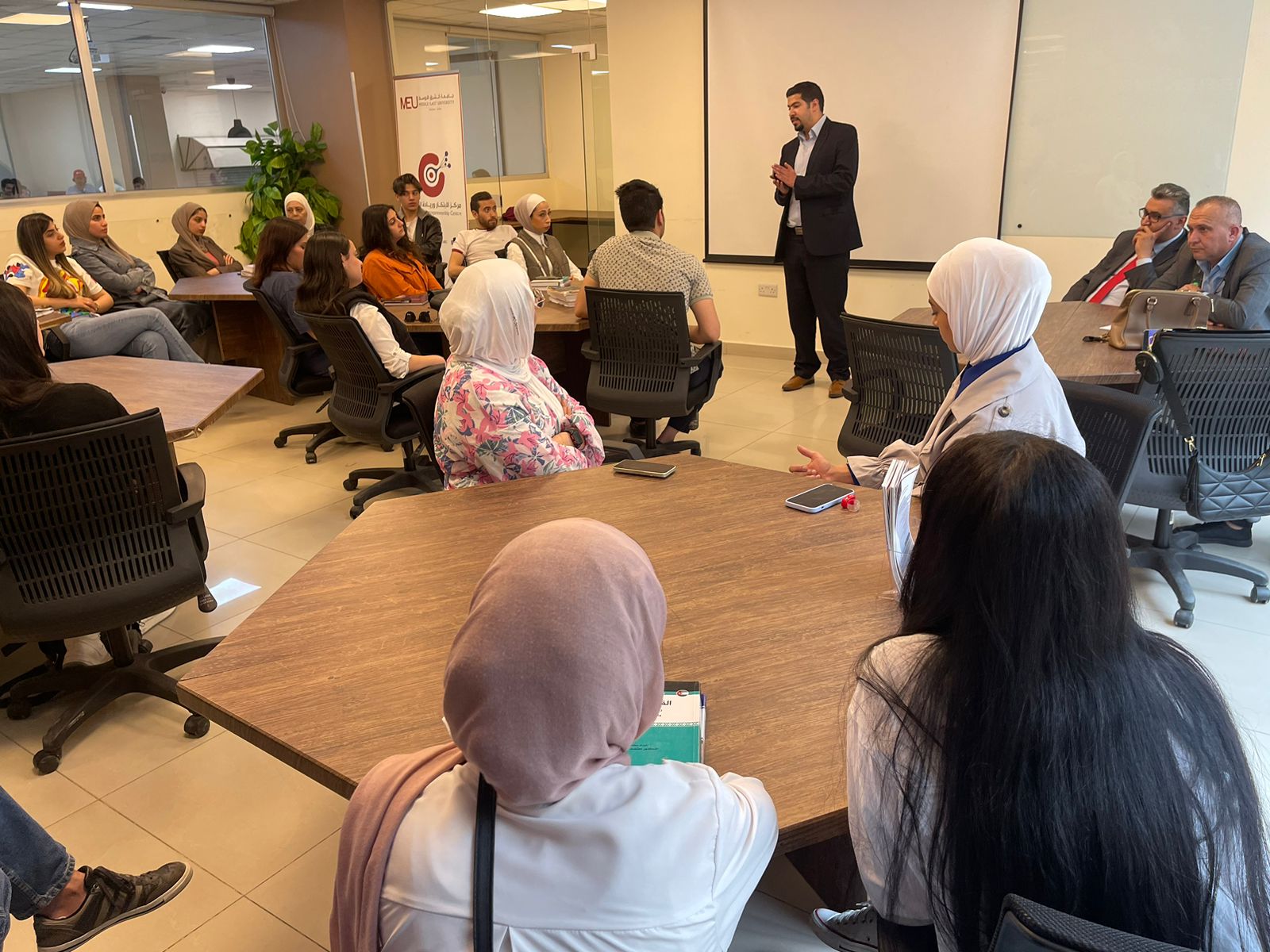 Madar Al-Saa Images 0.7133319733393733