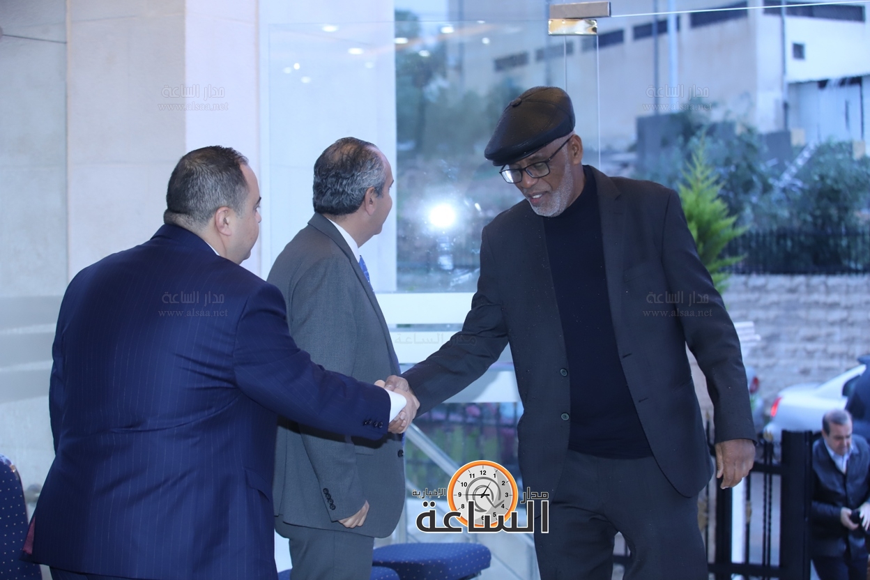 Madar Al-Saa Images 0.3732108289659424