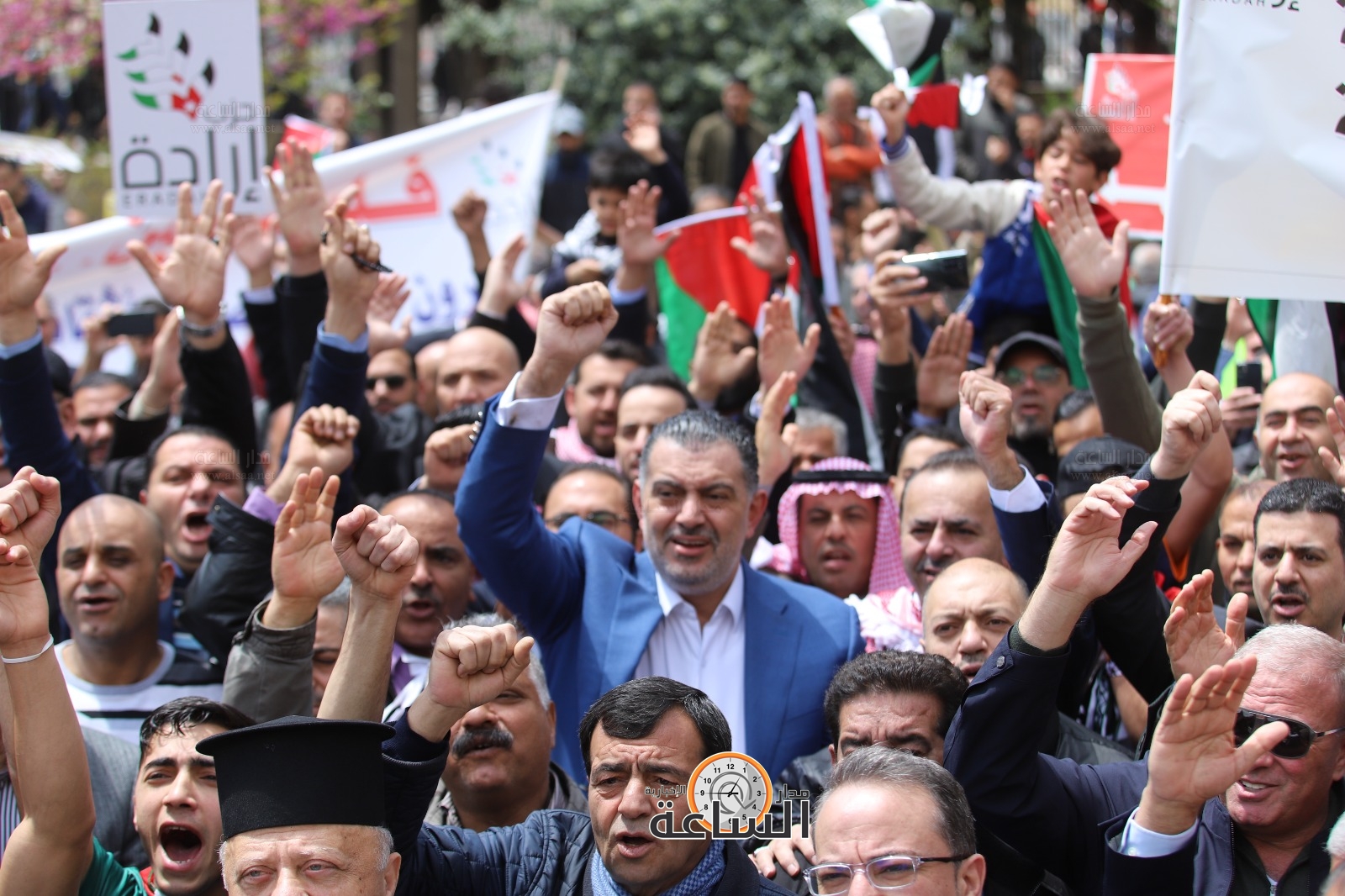 Madar Al-Saa Images 0.6986905202941159