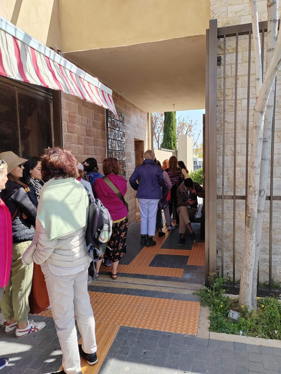 Madar Al-Saa Images 0.06374413770336873