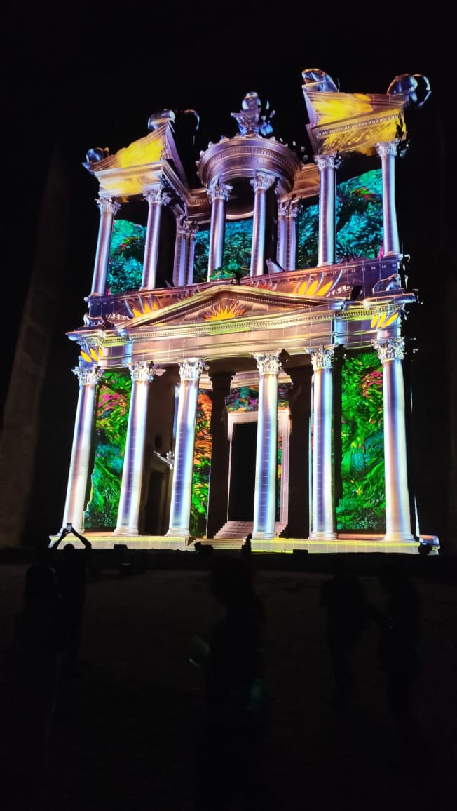 Madar Al-Saa Images 0.05148240897075018