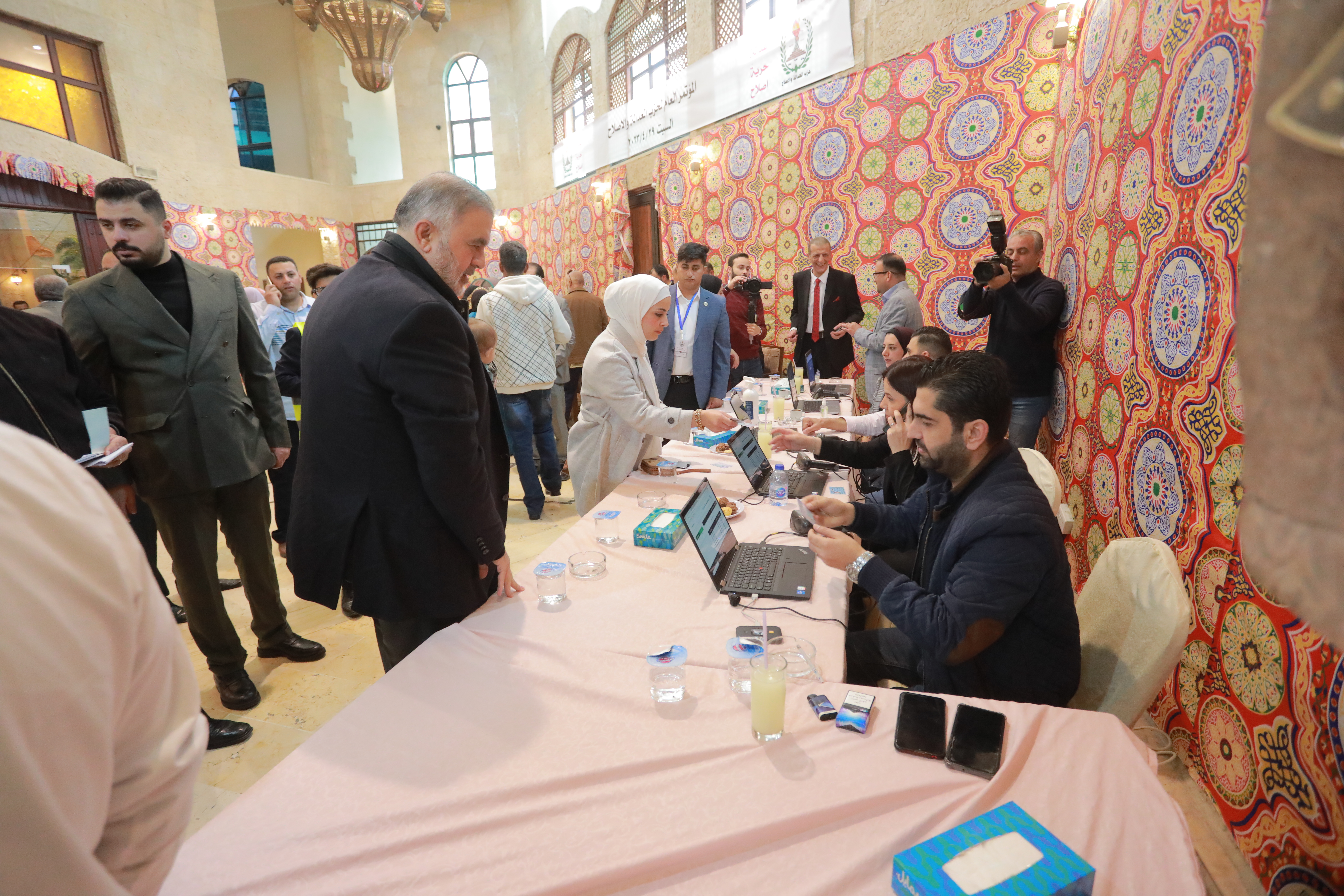 Madar Al-Saa Images 0.15809653126181789