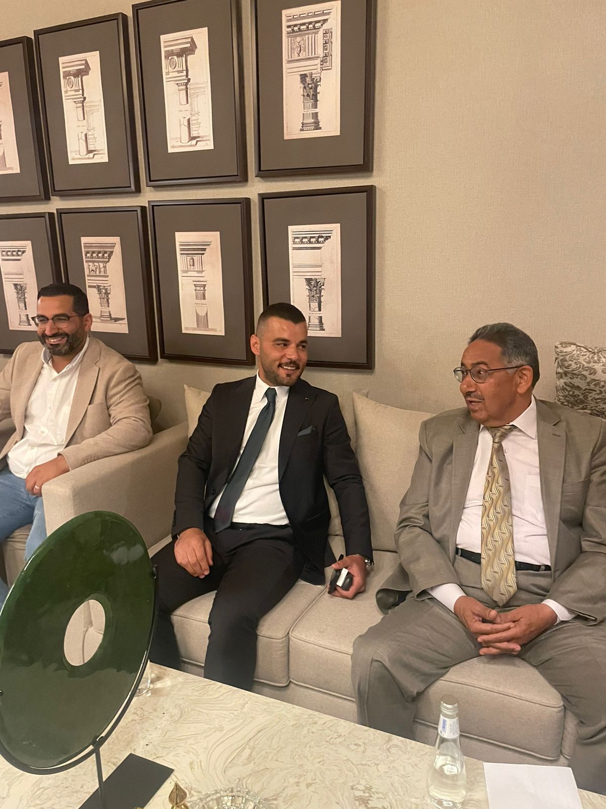 Madar Al-Saa Images 0.8223552585517822