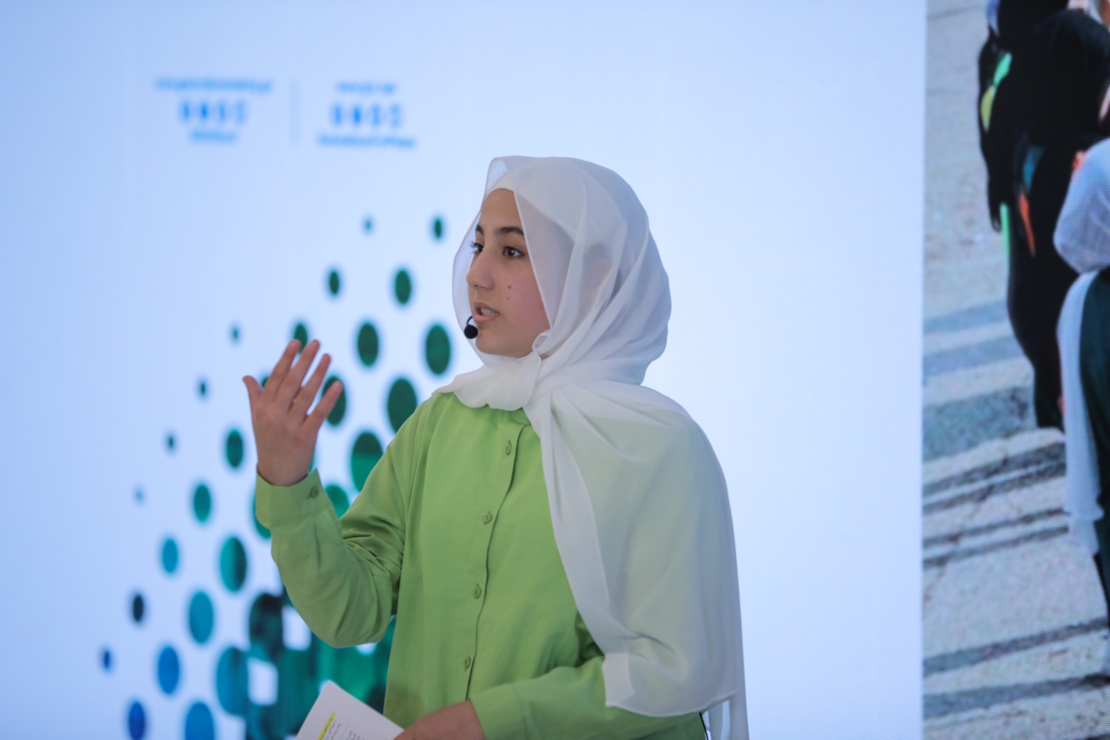 Madar Al-Saa Images 0.11203843043791428