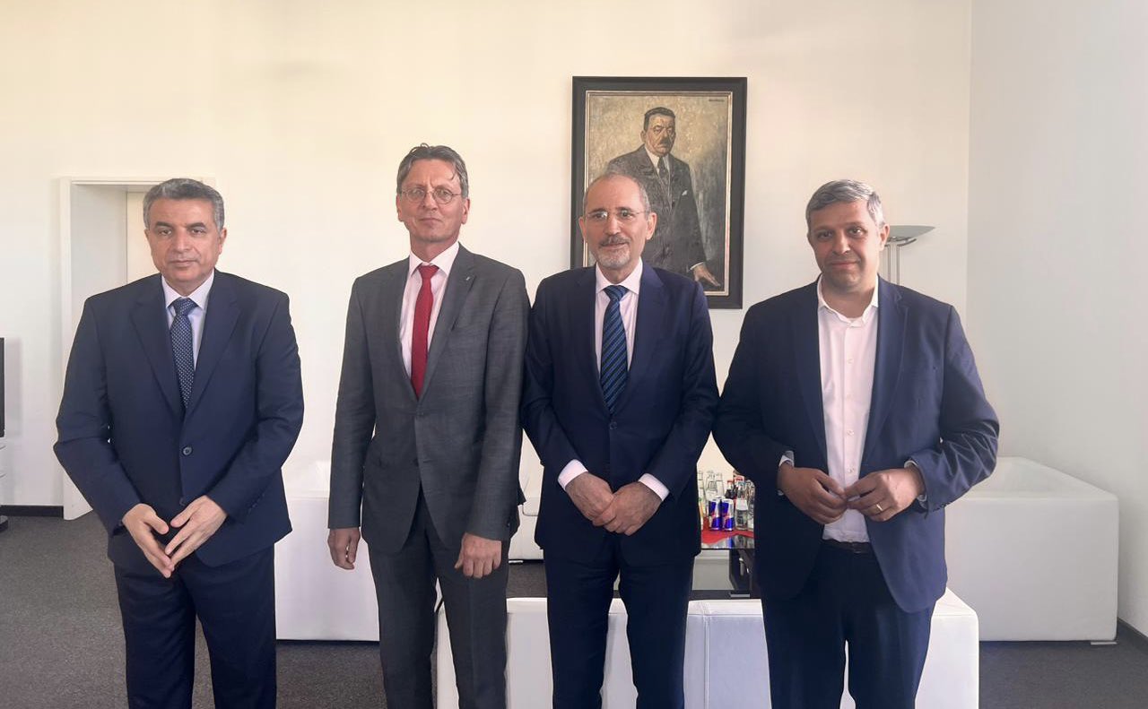 Madar Al-Saa Images 0.6336057482911546