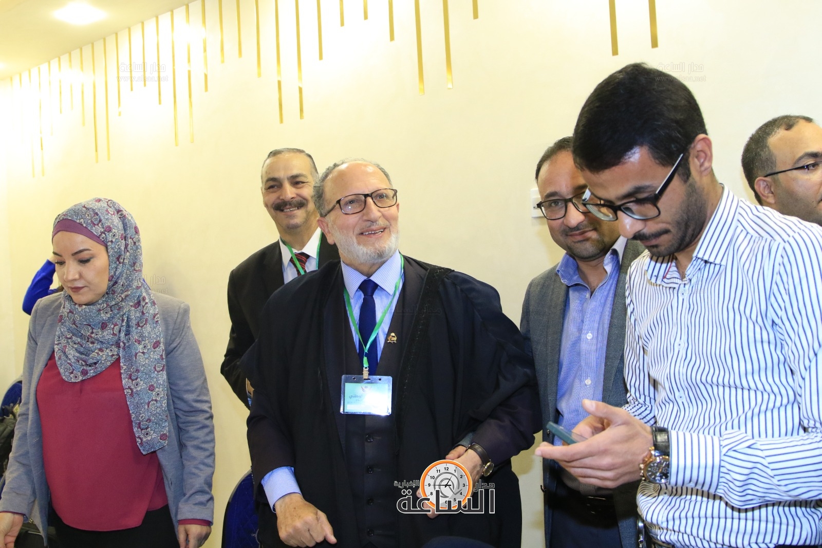 Madar Al-Saa Images 0.4380147596063082