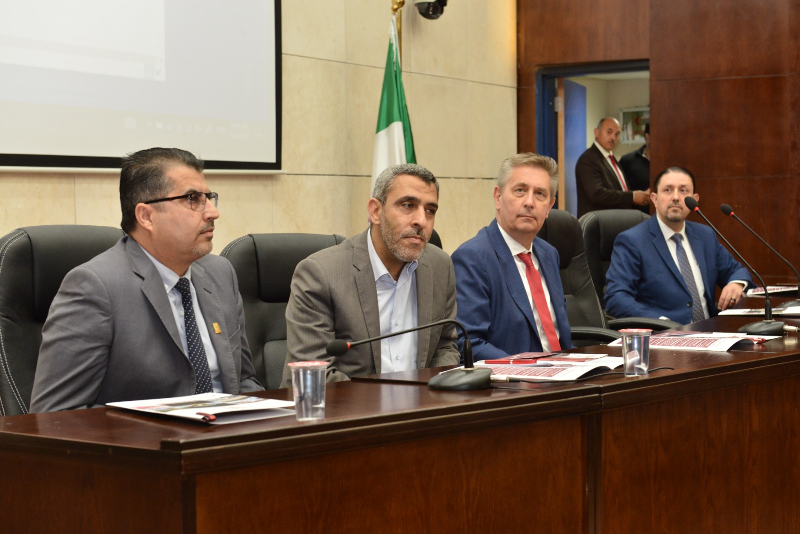 Madar Al-Saa Images 0.6224906633051699