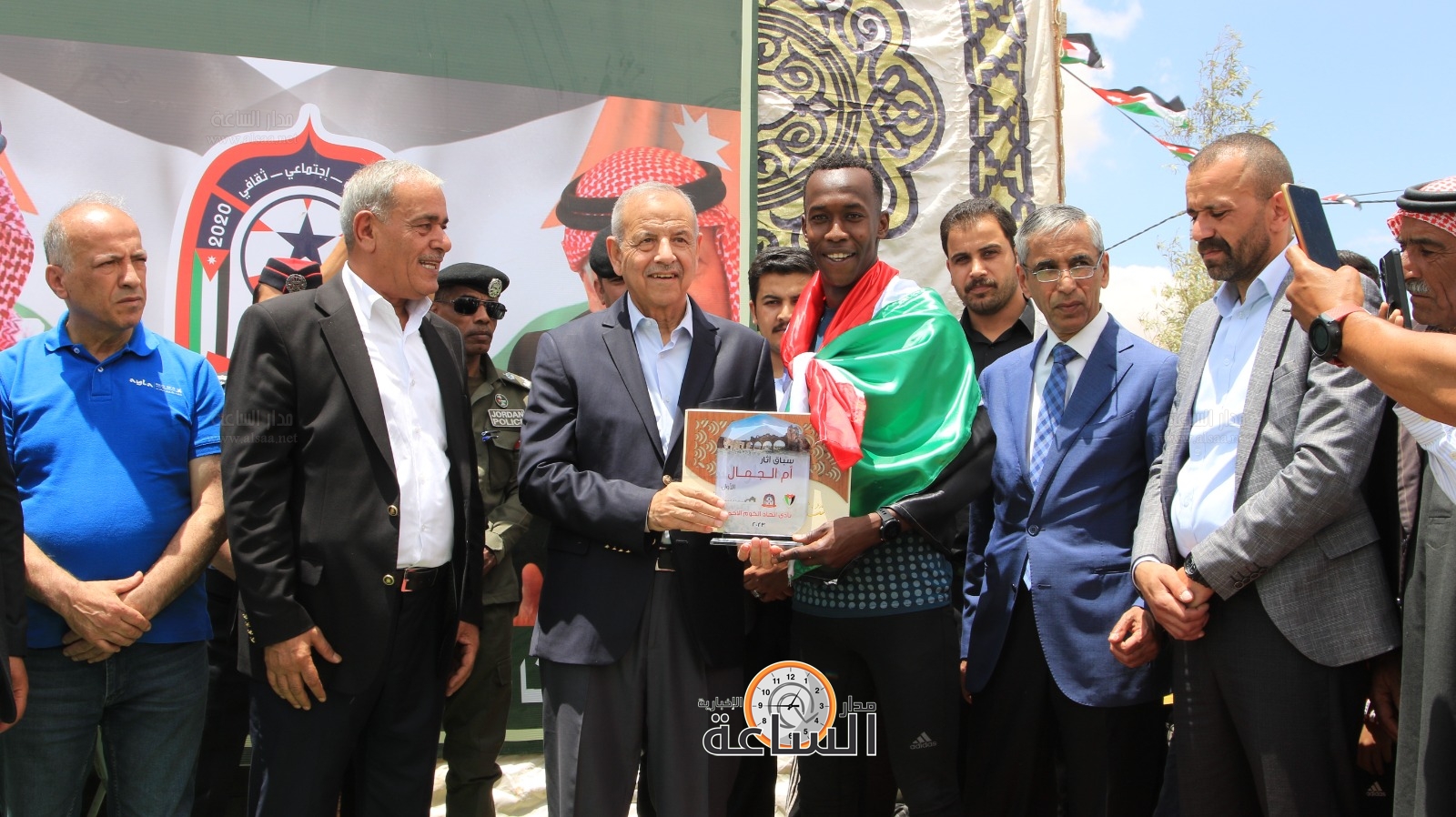 Madar Al-Saa Images 0.7259427053454852