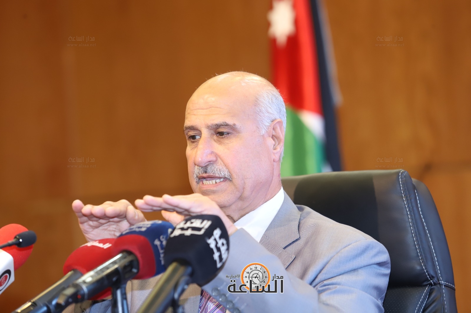 Madar Al-Saa Images 0.04488863070171667