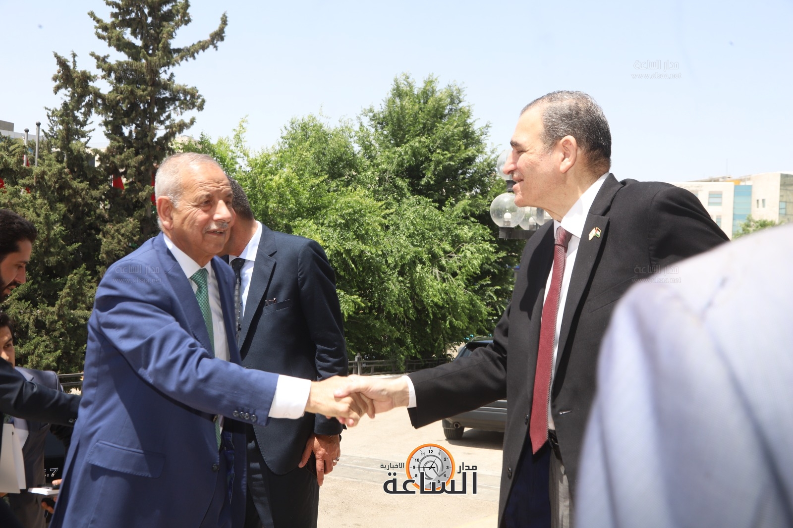 Madar Al-Saa Images 0.7403017315286506