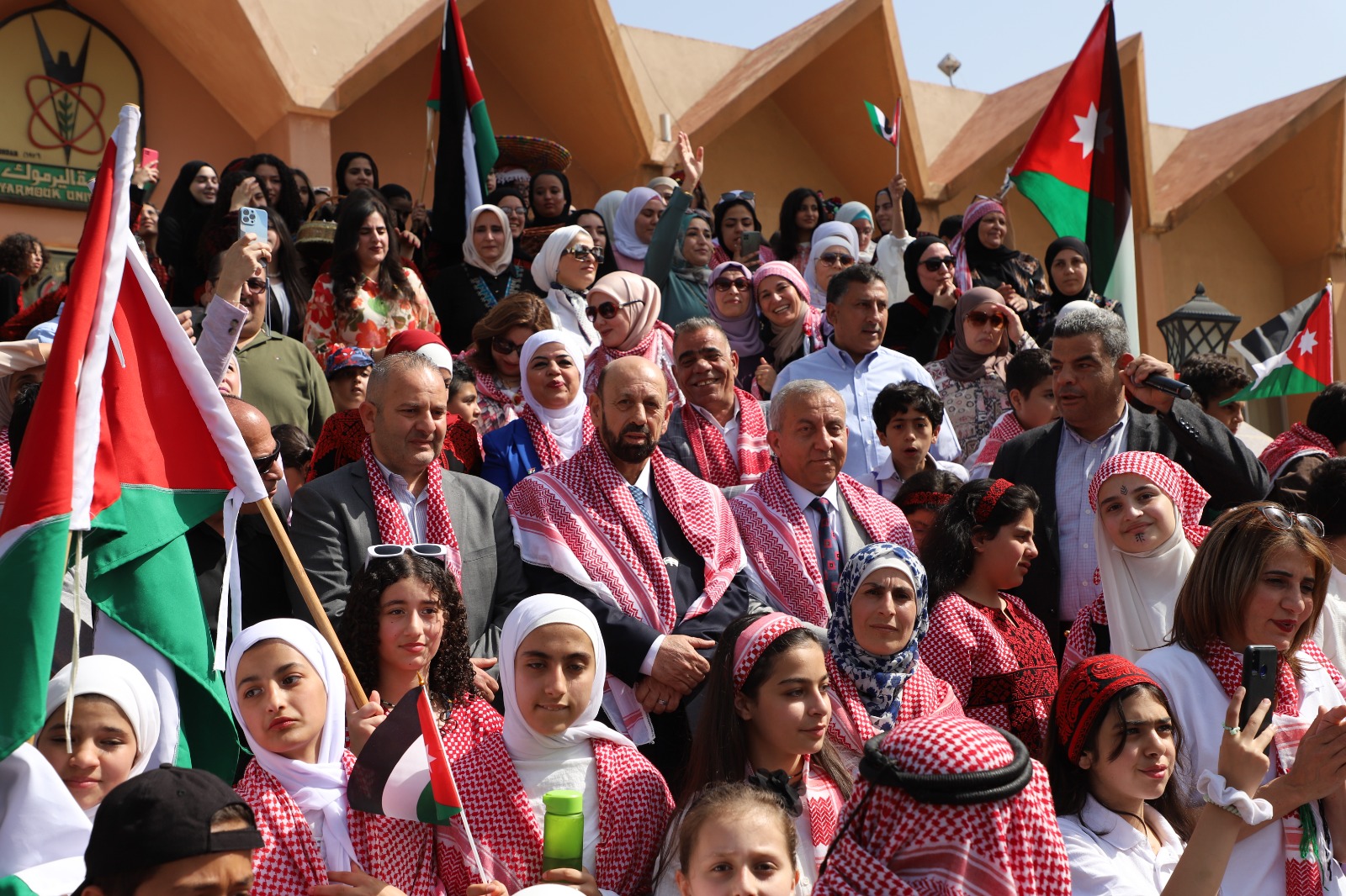 Madar Al-Saa Images 0.416728668579323