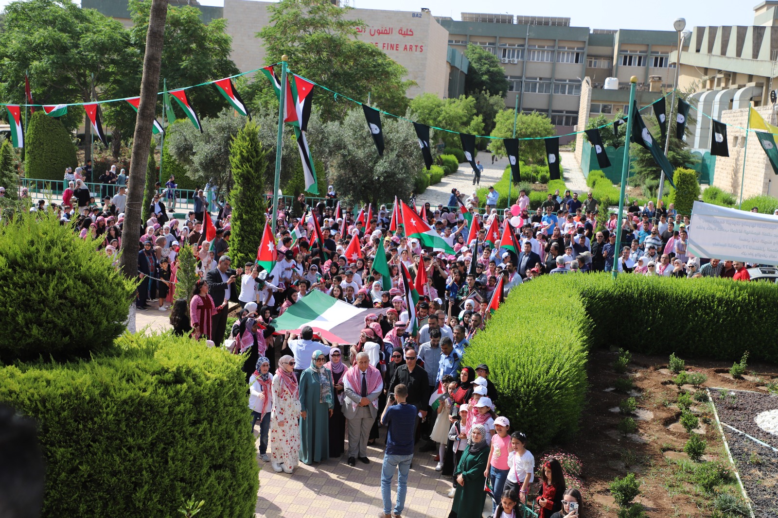 Madar Al-Saa Images 0.32235725423686423