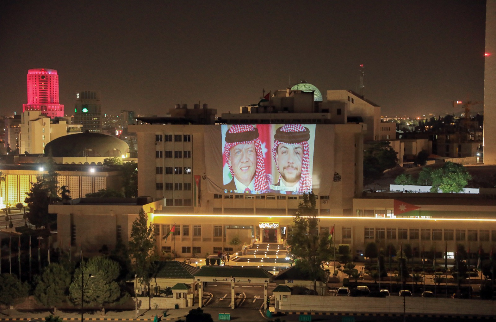 Madar Al-Saa Images 0.41694420725959014